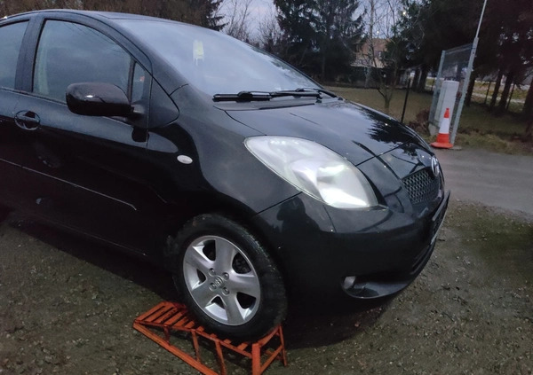 Toyota Yaris cena 17200 przebieg: 157877, rok produkcji 2006 z Kazimierz Dolny małe 631